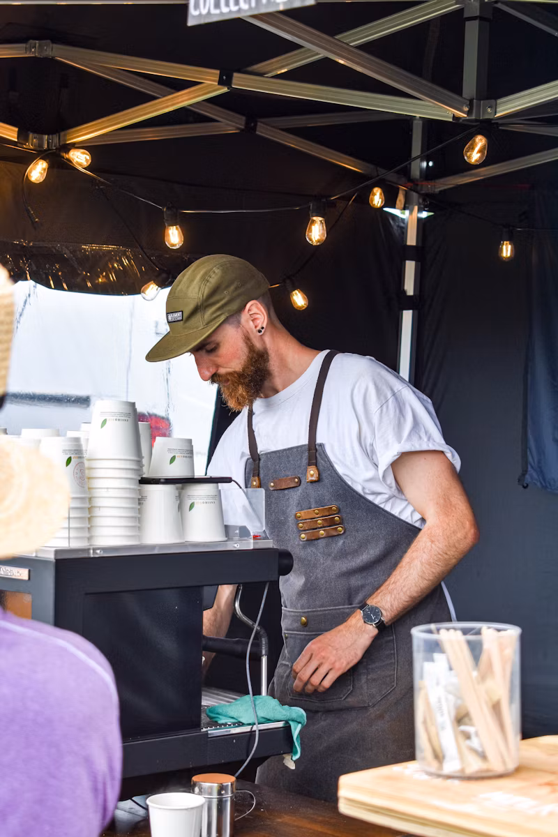 coffeeで働いている男性